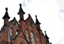 The heavenly trio sells