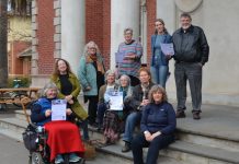 A place to call home Kevin Saide, Brenda Sproule, Sally Rose Carbine, Martha Ruth Hills, Isabella Shaw, Sue Edmonds (community members) Purdy Buckle (CHIRP), Bev Vines (MASARG), Lorraine Le Plastrier (MASDAG) and Carolyn Neilson (CVPCP).