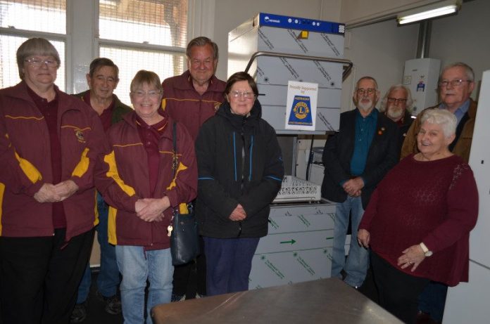 Castlemaine Lions Club members and Castlemaine RSL representatives are pictured with the brand new dishwasher on Wednesday.