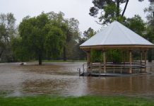Further flood fears as clean up continues Floodwater has inundated the Castlemaine Botanical Gardens reigniting memories of the 2011 floods.