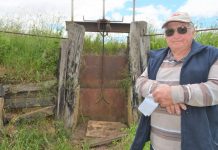 Flood levee fears continue to rise