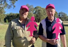 Castlemaine golfers go pink to honour Una Leech Earthmoving's Darren Rice and Castlemaine Golf Club's Glenn Carroll are proud to support the fundraiser.