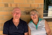 Mount Alexander golfers tee off Yankee Mixed competition winners Bob Pratt and Eileen Strong.
