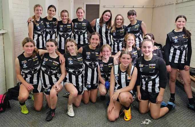 image000000 The Magpie Under 16 Girls team enjoyed their first hit out of the season against Golden Square last weekend. The side going down by just 10 points.