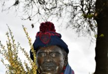Paying tribute to Castlemaine-born footy legend Ron Barassi