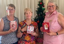 Golfers get into the Christmas spirit