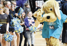 Netballers support Strikers