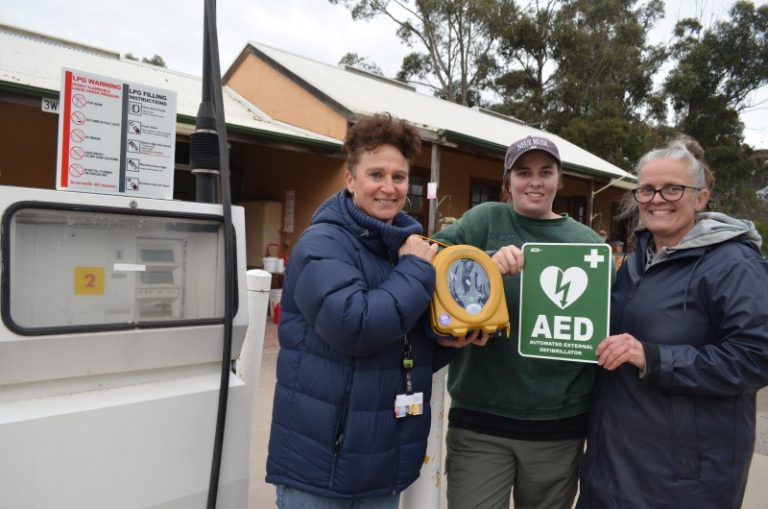 Chewton Servo receives lifesaving donation