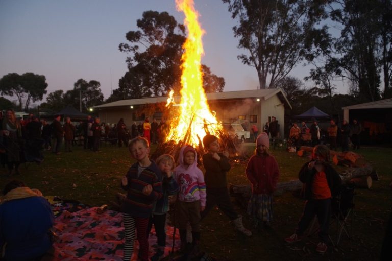 Chewton community gathers