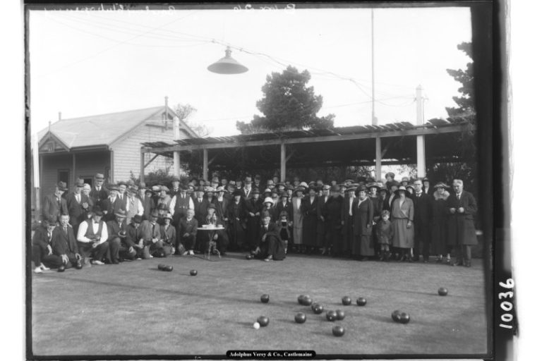 Castlemaine bowlers roll into action!