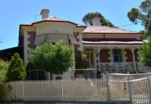 Occupants escape blaze