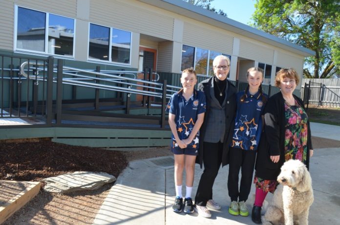 Campbells Creek Primary School vice captain Charlie Davis, Bendigo West MP Maree Edwards, school captain Sabine Park, principal Rosie Critchley and Wellbeing Dog Campbell are pictured at Tuesday's official opening.