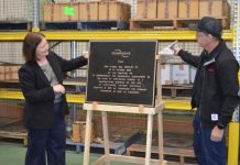 Flowserve TKL celebrates 150 years of innovation Bendigo Federal MP Lisa Chesters and Flowserve's David Lawrence unveil the 150th anniversary plaque. Photos: Lisa Dennis and Lynda Brew.