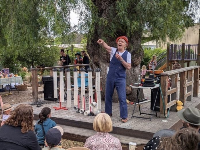 cKinderFete311025 Crowd favourite Pete the Plumber will once again feature.