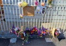 Tributes flow for musician