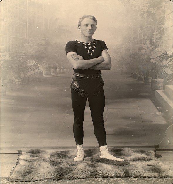 Zahn Rinaldi was known as the 'Daredevil of the Skies'. Photo from the Verey Photographic Collection, Castlemaine.