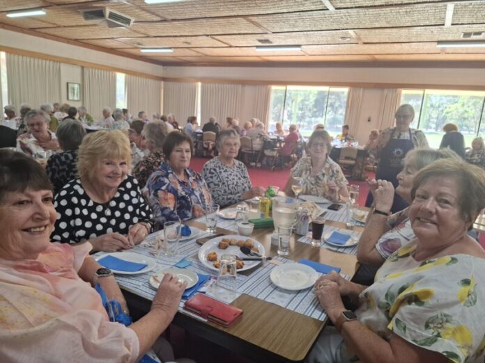 Ladies enjoying lunch at the Castlemaine VIEW Club's annual Cabella Mia fashion parade.