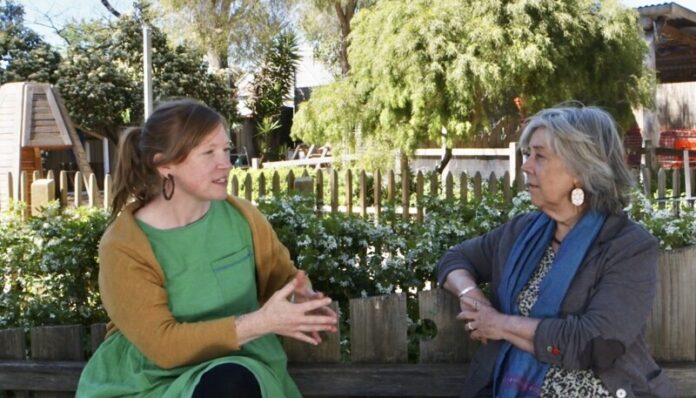 Carinya’s governance administrator Laura Noonan chats with Fran Gleeson from Mt Alexander Net Zero Working Group.