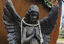 Police seek return of stolen memorial statue
