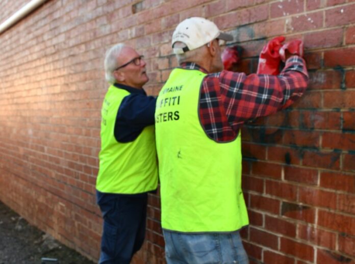The Graffiti Busters recently attended the Castlemaine Mail building to remove vandalism from the side of the building.